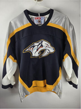 Vintage CCM Nashville Predators Youth Jersey L/XL Pre-Owned